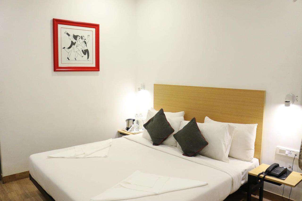 Hotel Sm Hives Bhubaneswar Esterno foto