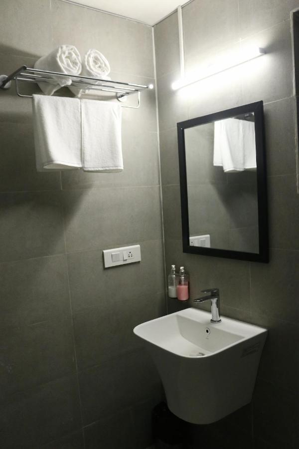 Hotel Sm Hives Bhubaneswar Esterno foto