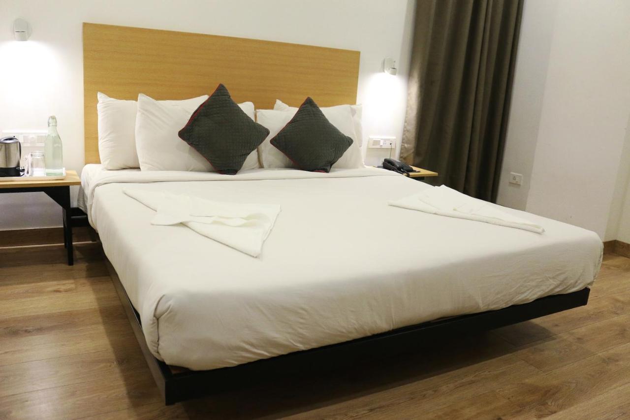 Hotel Sm Hives Bhubaneswar Esterno foto