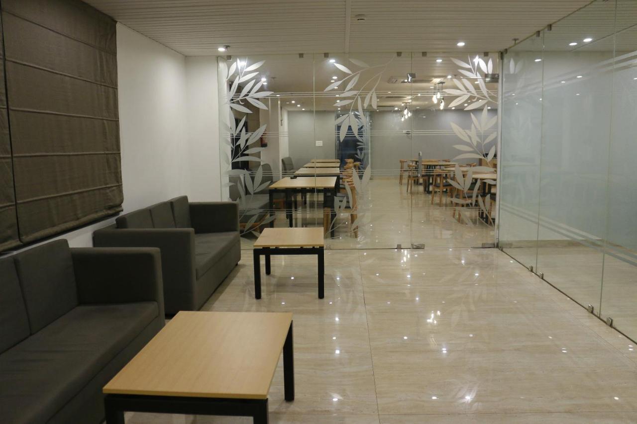Hotel Sm Hives Bhubaneswar Esterno foto