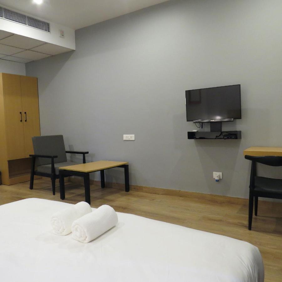 Hotel Sm Hives Bhubaneswar Esterno foto